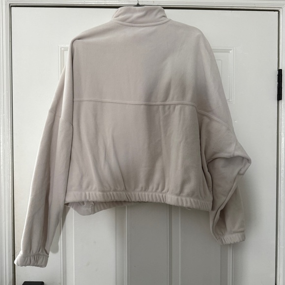 NWT Nike One
Women's Therma-FIT Oversized 1/2-Zip Fleece Top Light Orewood Brown - Picture 9 of 9